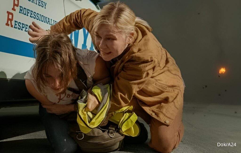 Film dengan judul "Civil War" telah tayang di bioskop Indonesia sejak 30 April 2024.