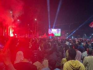 Foto : Suasana Nobar di Simpang Empat Pendopo Bupati Kukar (Istimewa)